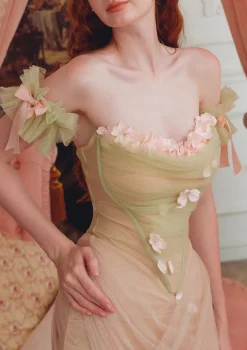 Écoute Les Fleurs Tomber Dress