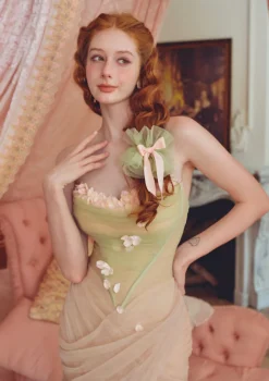 Écoute Les Fleurs Tomber Dress