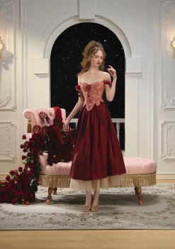 Curve & Plus A Renaissance of Grace Skirt