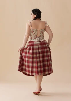 Curve & Plus Rosey Christmas Cottage Skirt
