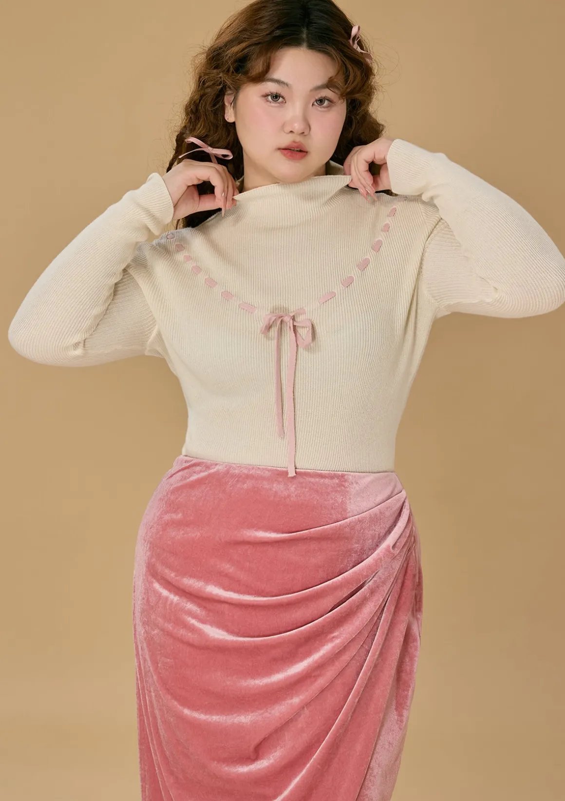 Curve & Plus Strawberry Post Office Knit Bottom Shirt