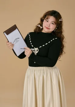 Curve & Plus Strawberry Post Office Knit Bottom Shirt