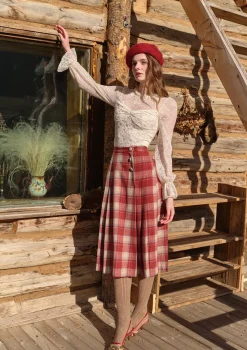 Rosey Christmas Cottage Skirt