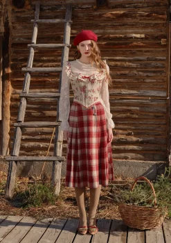 Rosey Christmas Cottage Skirt