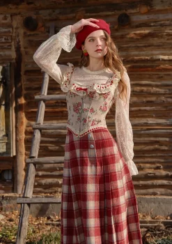 Rosey Christmas Cottage Skirt